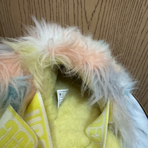 Ugg colorful Slippers size 10 - Picture 7 of 7